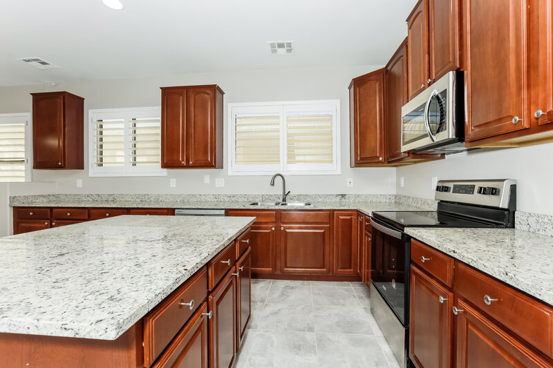 2,820/Mo, 892 W 22nd Ave Apache Junction, AZ 85120 Kitchen View 3