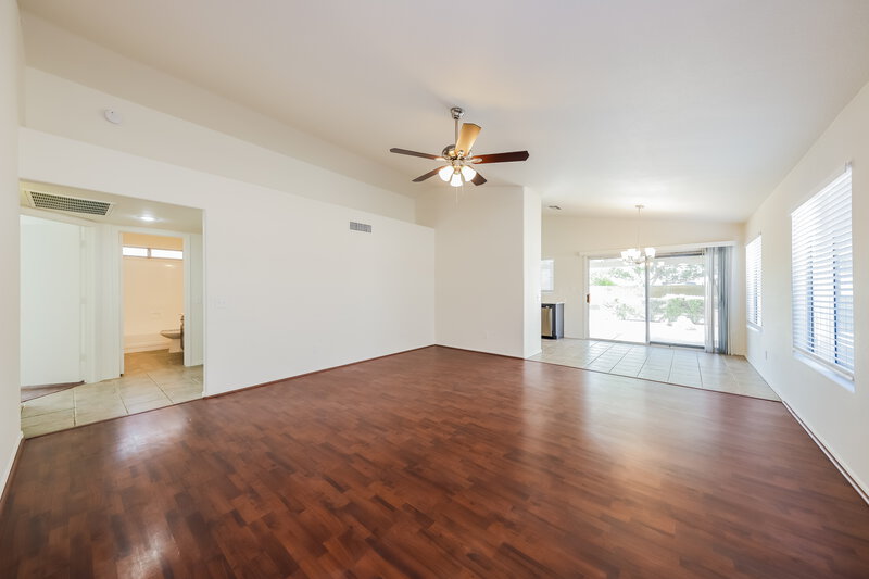 2,085/Mo, 8449 W Wethersfield Rd Peoria, AZ 85381 Living Room View