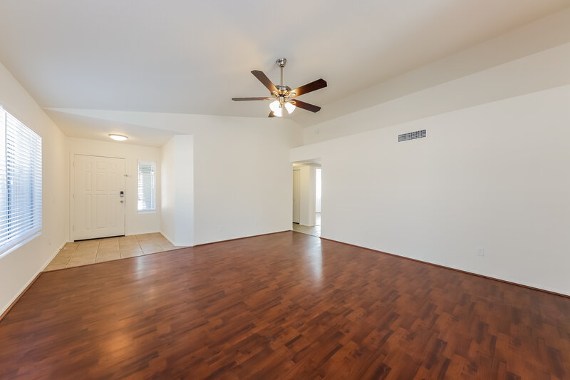 2,085/Mo, 8449 W Wethersfield Rd Peoria, AZ 85381 Living Room View 4