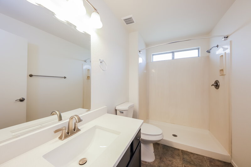 2,085/Mo, 8449 W Wethersfield Rd Peoria, AZ 85381 Main Bathroom View