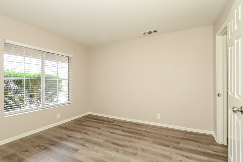 2,465/Mo, 10249 W Orange Dr Glendale, AZ 85307 Bedroom View 3