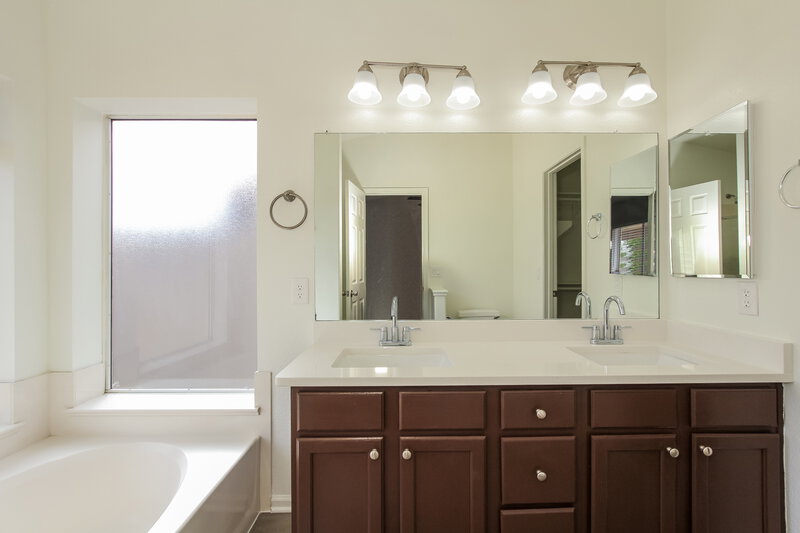 2,465/Mo, 10249 W Orange Dr Glendale, AZ 85307 Bathroom View