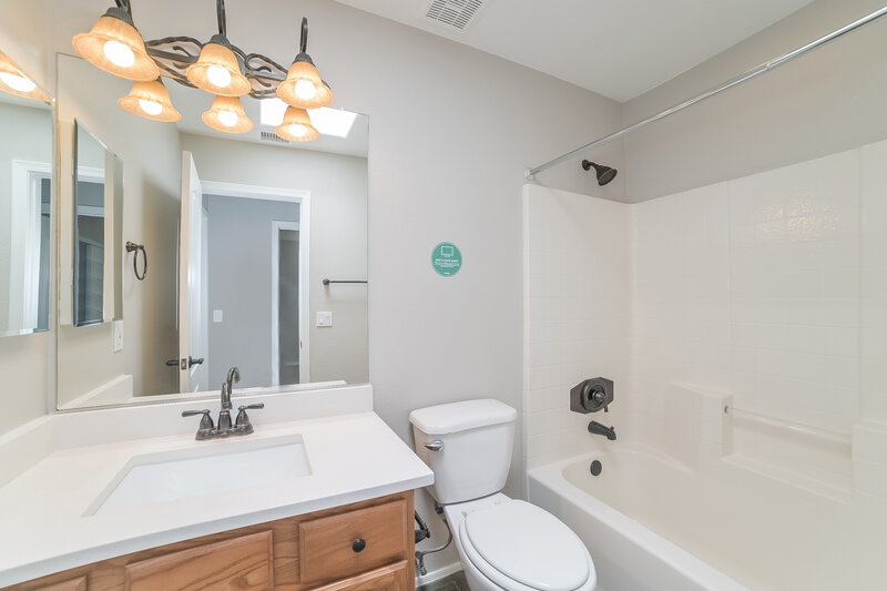 2,340/Mo, 4910 W Marco Polo Rd Glendale, AZ 85308 Bathroom View