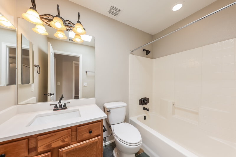2,385/Mo, 4910 W Marco Polo Rd Glendale, AZ 85308 Bathroom View