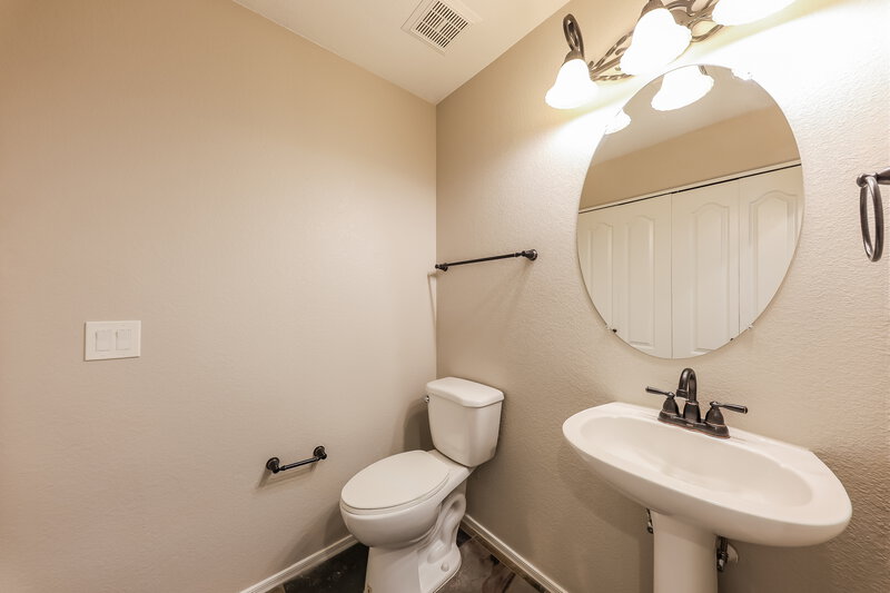 2,385/Mo, 4910 W Marco Polo Rd Glendale, AZ 85308 Bathroom View 2