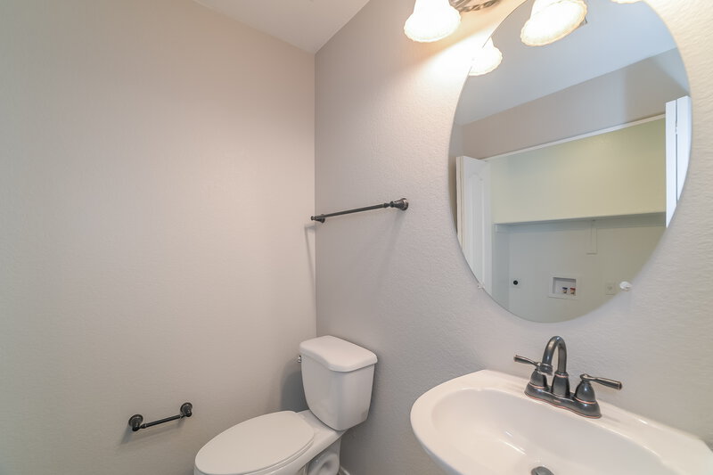 2,340/Mo, 4910 W Marco Polo Rd Glendale, AZ 85308 Powder Room View