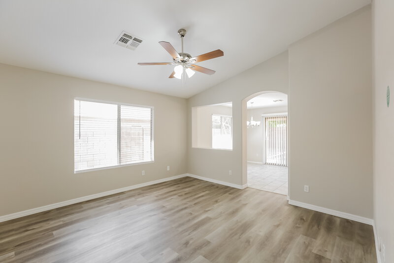 1,895/Mo, 21138 N 92nd Ln Peoria, AZ 85382 Living Room View