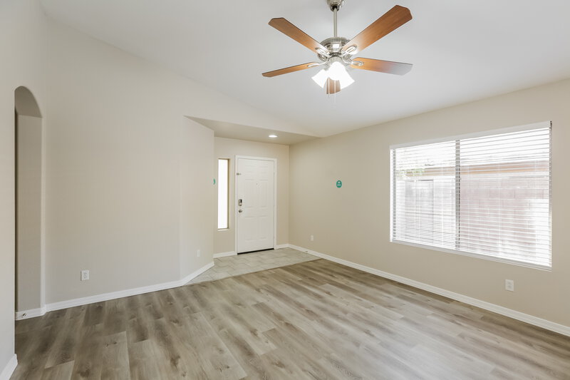 1,895/Mo, 21138 N 92nd Ln Peoria, AZ 85382 Living Room View 4