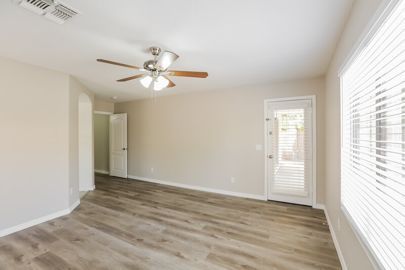 1,895/Mo, 21138 N 92nd Ln Peoria, AZ 85382 Main Bedroom View 2