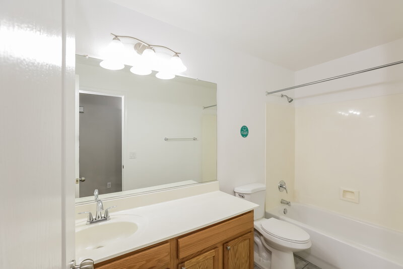 1,895/Mo, 21138 N 92nd Ln Peoria, AZ 85382 Bathroom View