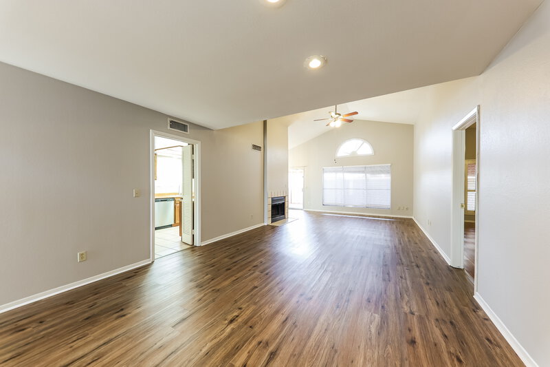 2,315/Mo, 429 E Utopia Rd Phoenix, AZ 85024 Living Room View