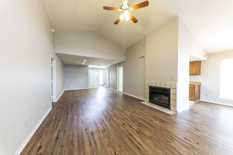 2,315/Mo, 429 E Utopia Rd Phoenix, AZ 85024 Living Room View 3