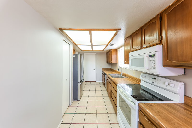 2,315/Mo, 429 E Utopia Rd Phoenix, AZ 85024 Kitchen View