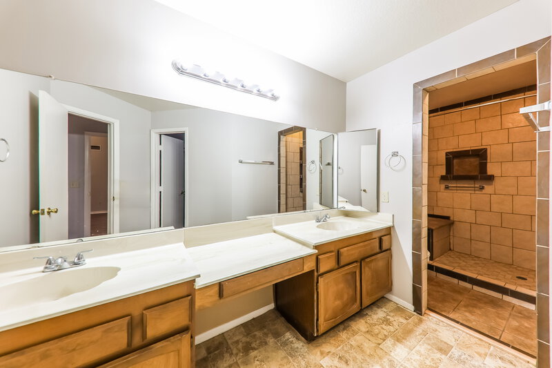 2,315/Mo, 429 E Utopia Rd Phoenix, AZ 85024 Main Bathroom View