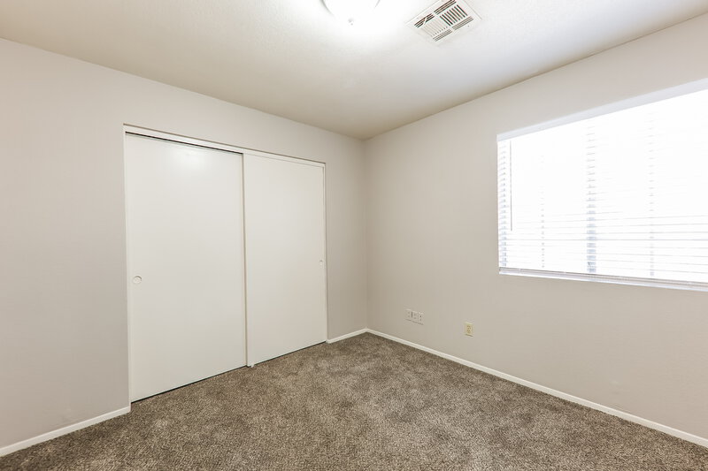 2,315/Mo, 429 E Utopia Rd Phoenix, AZ 85024 Bedroom View 2