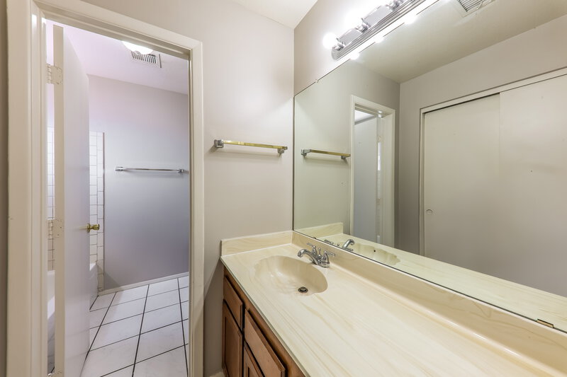 2,315/Mo, 429 E Utopia Rd Phoenix, AZ 85024 Bathroom View 2