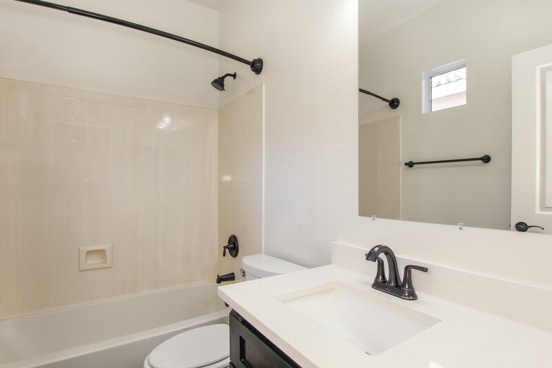 2,475/Mo, 3373 E Santa Fe Ln Gilbert, AZ 85297 Bathroom View