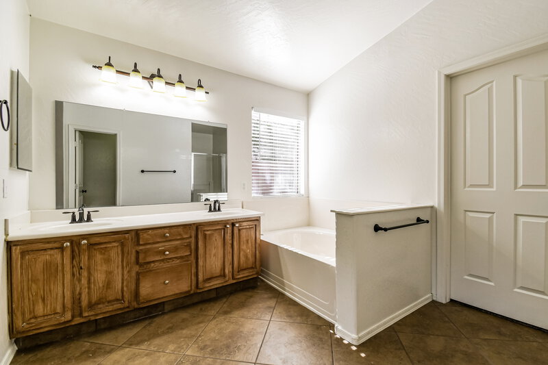 2,825/Mo, 1380 E Sheffield Ave Gilbert, AZ 85296 Main Bathroom View