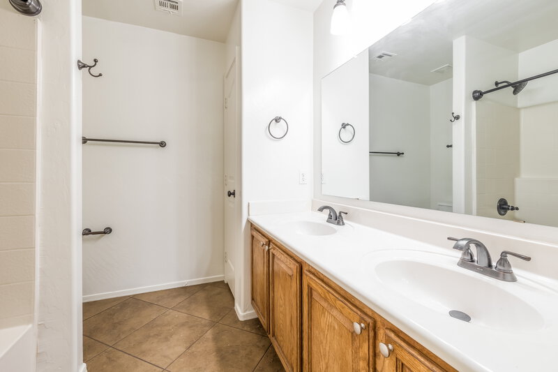 3,000/Mo, 1380 E Sheffield Ave Gilbert, AZ 85296 Bathroom View
