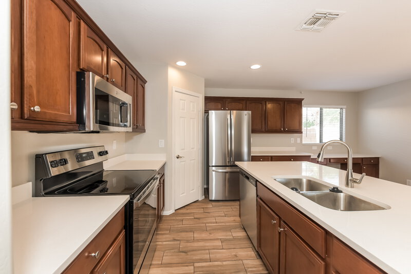 2,375/Mo, 6833 S 43rd Dr Laveen, AZ 85339 Kitchen View 2