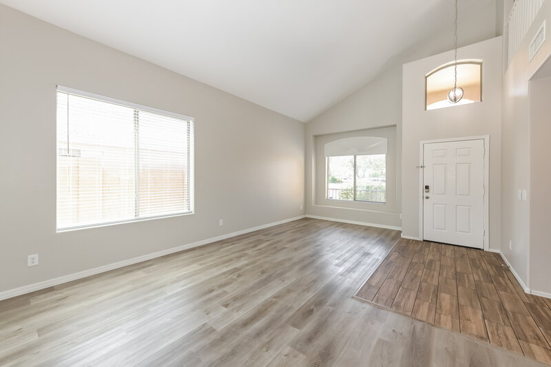 2,375/Mo, 6833 S 43rd Dr Laveen, AZ 85339 Family Room View 2