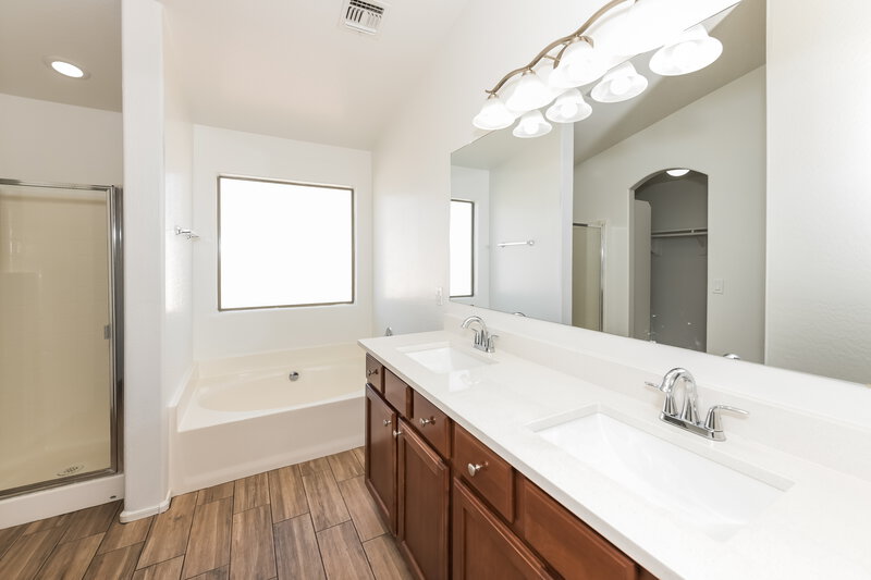 2,375/Mo, 6833 S 43rd Dr Laveen, AZ 85339 Main Bathroom View