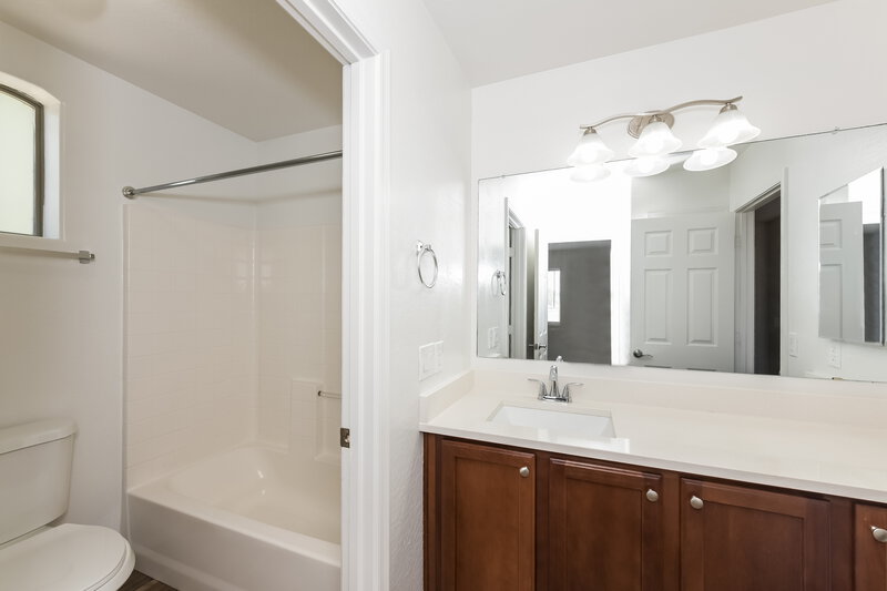 2,375/Mo, 6833 S 43rd Dr Laveen, AZ 85339 Main Bathroom View 3