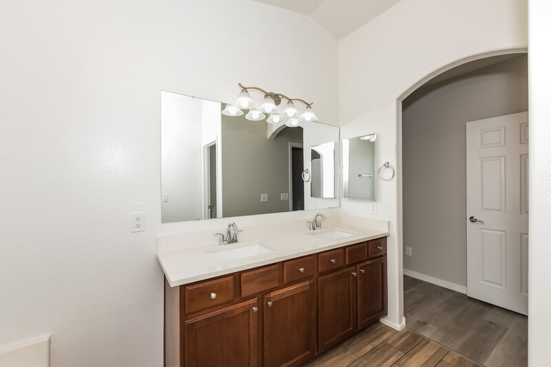 2,375/Mo, 6833 S 43rd Dr Laveen, AZ 85339 Main Bathroom View 4