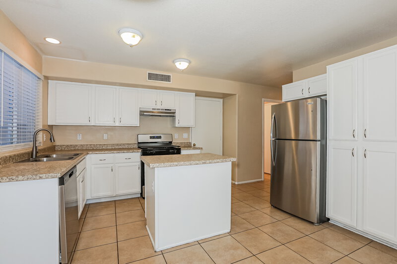 3,230/Mo, 919 W Juanita Ave Gilbert, AZ 85233 Kitchen View