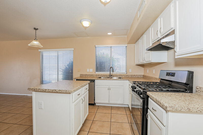 3,230/Mo, 919 W Juanita Ave Gilbert, AZ 85233 Kitchen View 2