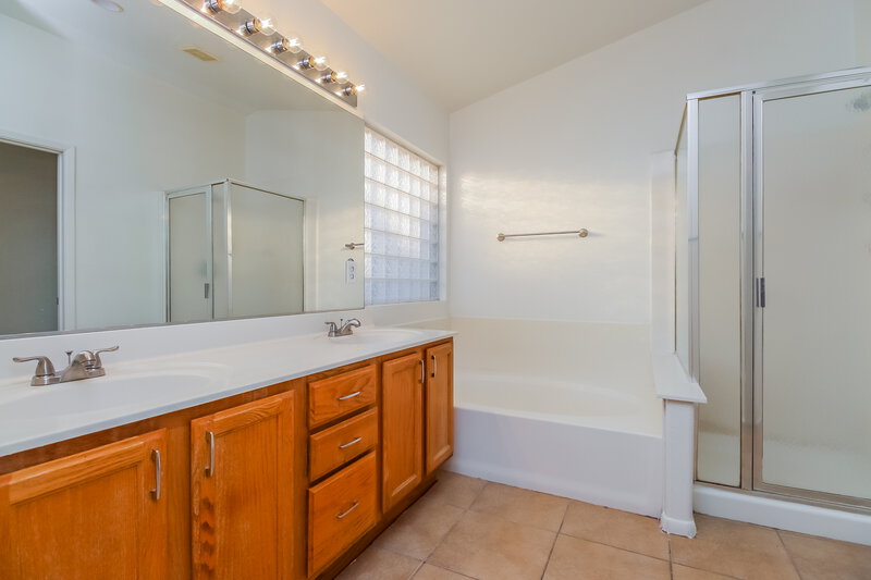 3,210/Mo, 919 W Juanita Ave Gilbert, AZ 85233 Main Bathroom View