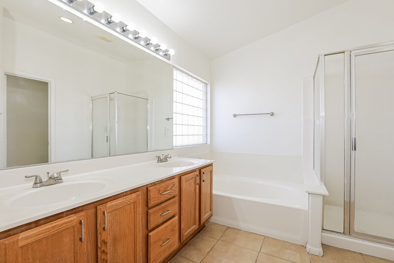 3,230/Mo, 919 W Juanita Ave Gilbert, AZ 85233 Main Bathroom View