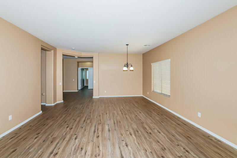 2,960/Mo, 9427 W Monte Vista Rd Phoenix, AZ 85037 Living Room View 2