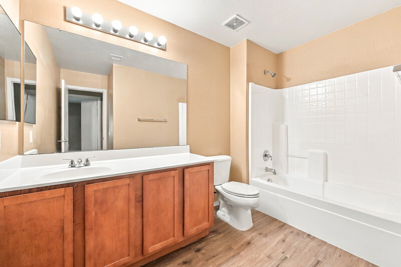 2,990/Mo, 9427 W Monte Vista Rd Phoenix, AZ 85037 Bathroom View 2