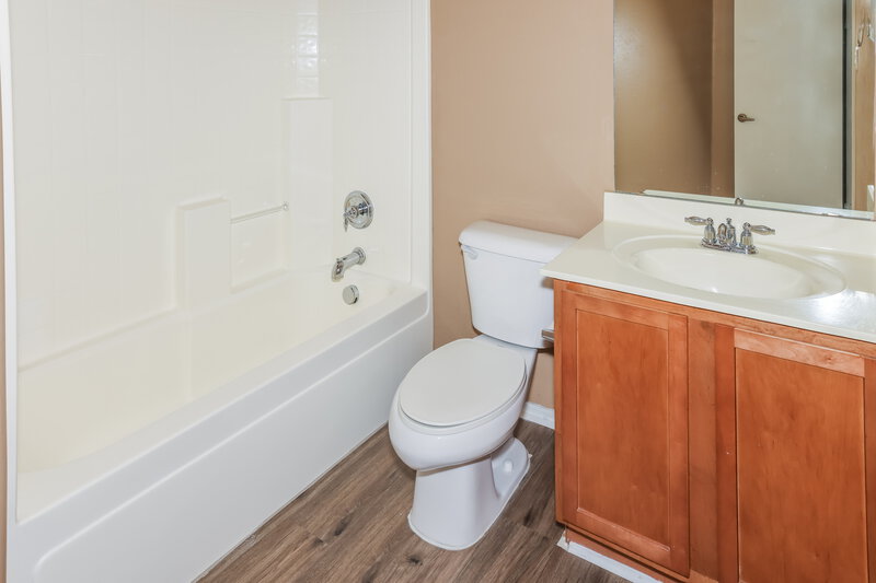 2,960/Mo, 9427 W Monte Vista Rd Phoenix, AZ 85037 Bathroom View 2