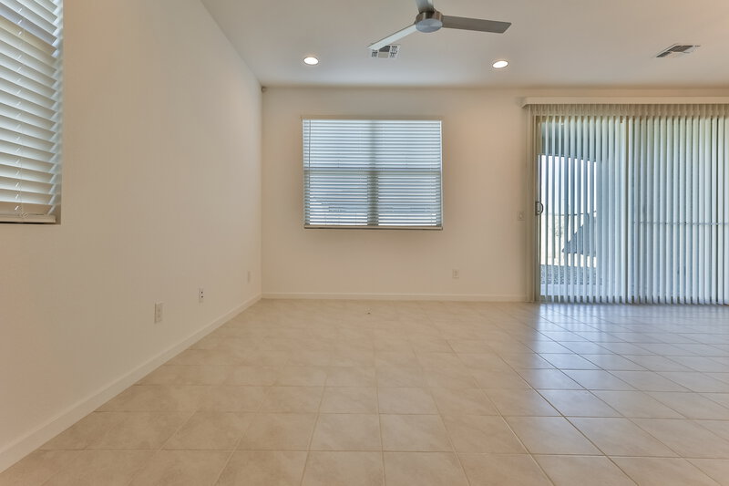 1,890/Mo, 11008 W Parkway Dr Tolleson, AZ 85353 Living Room View 3