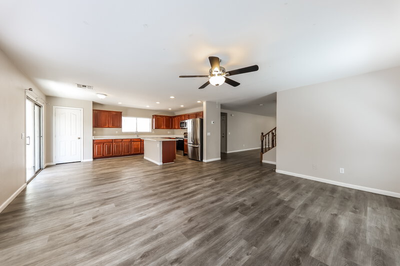 2,455/Mo, 11215 W Garfield St Avondale, AZ 85323 Family Room View 2