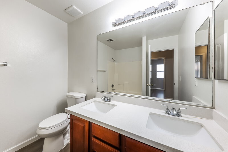 2,455/Mo, 11215 W Garfield St Avondale, AZ 85323 Bathroom View