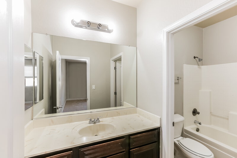 2,490/Mo, 126 N 109th Dr Avondale, AZ 85323 Bathroom View 2
