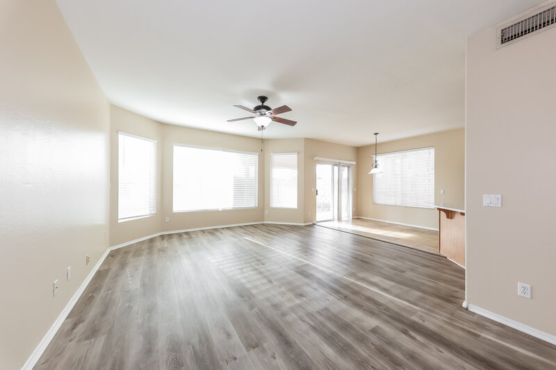 2,280/Mo, 17435 N 16th Pl Phoenix, AZ 85022 Living Room View