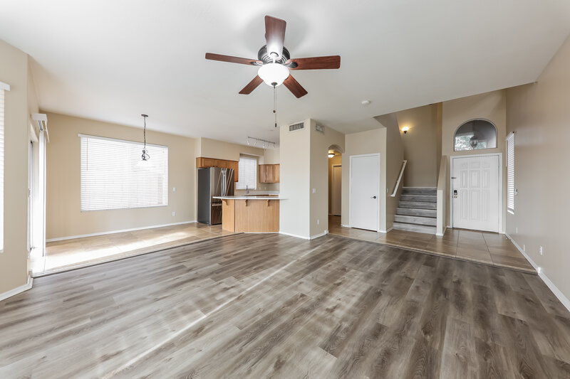 2,280/Mo, 17435 N 16th Pl Phoenix, AZ 85022 Living Room View 2