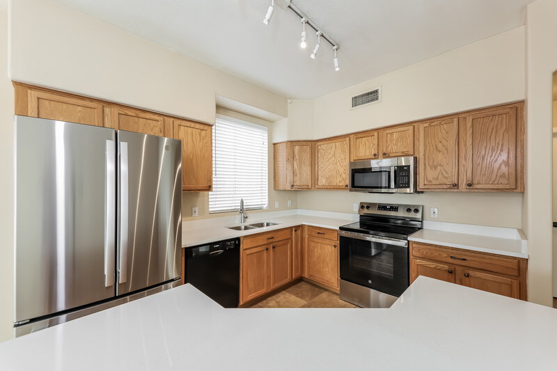 2,280/Mo, 17435 N 16th Pl Phoenix, AZ 85022 Kitchen View