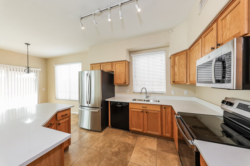 2,280/Mo, 17435 N 16th Pl Phoenix, AZ 85022 Kitchen View 2