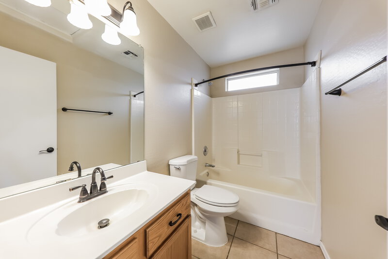 2,280/Mo, 17435 N 16th Pl Phoenix, AZ 85022 Bathroom View