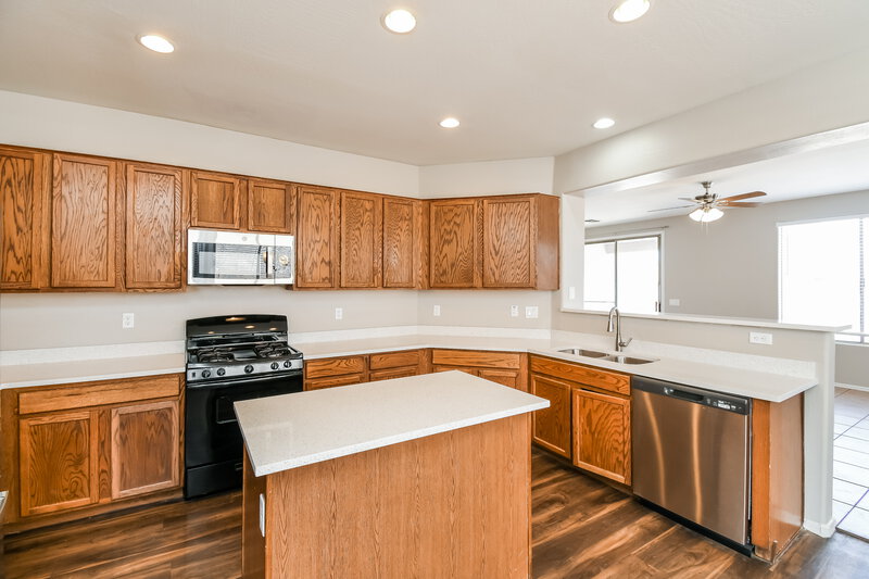 2,785/Mo, 6615 W Harwell Rd Laveen, AZ 85339 Kitchen View 2