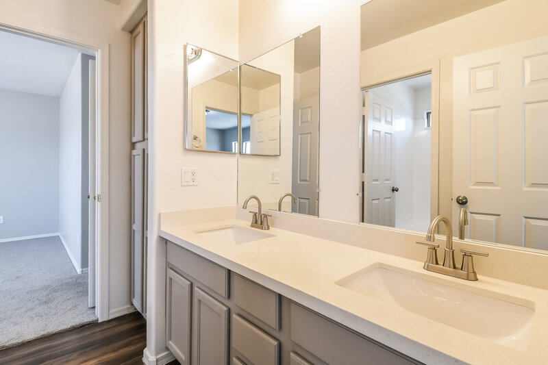 2,785/Mo, 6615 W Harwell Rd Laveen, AZ 85339 Main Bathroom View