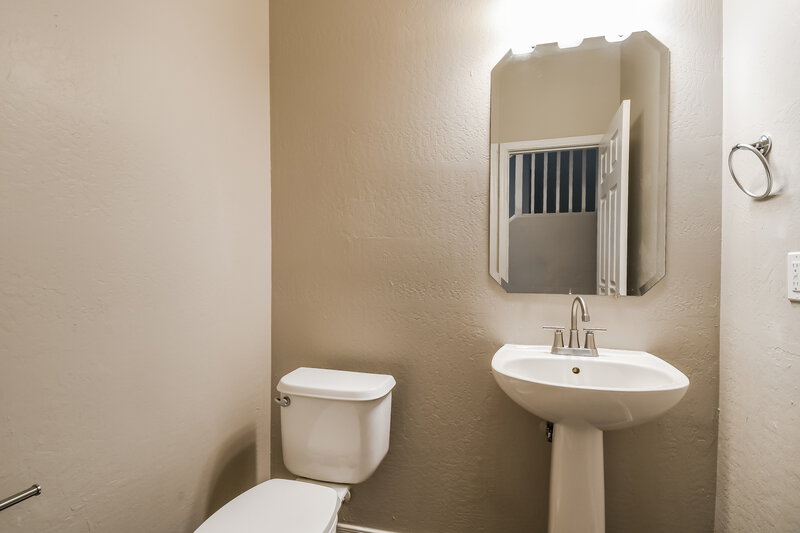 2,785/Mo, 6615 W Harwell Rd Laveen, AZ 85339 Bathroom View