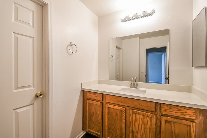 2,785/Mo, 6615 W Harwell Rd Laveen, AZ 85339 Bathroom View 2