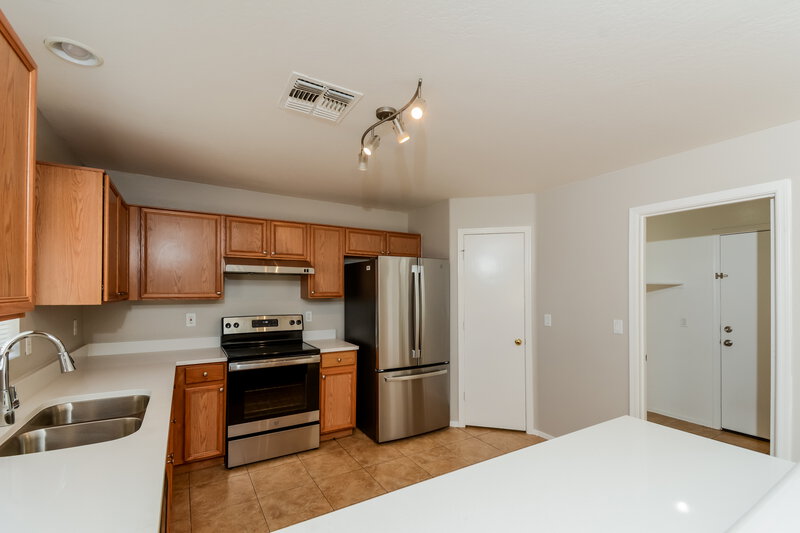 2,020/Mo, 13013 N 127th Ln El Mirage, AZ 85335 Kitchen View 2