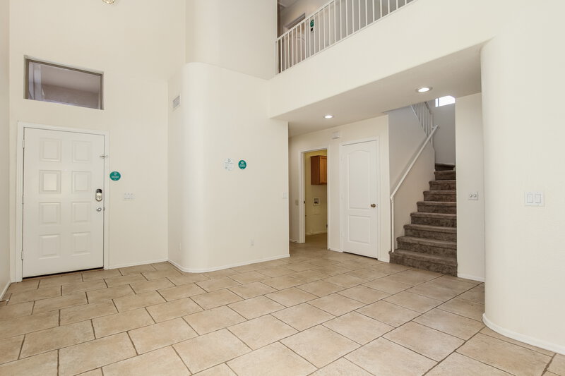 2,270/Mo, 3528 W Chama Rd Glendale, AZ 85310 Living Room View 2